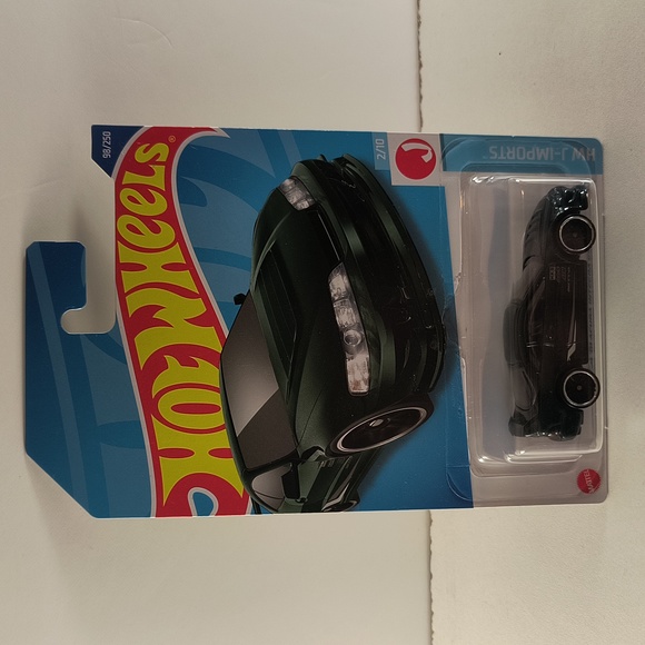 d9 Hot Wheels Custom 01 Acura Integra GSR with shipping protector - Picture 1 of 5